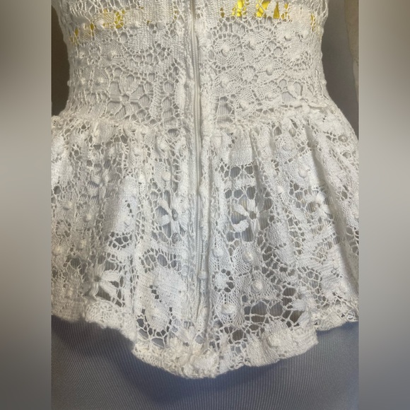 Vintage Lace Peplum Top with Puffed shoulders - Picture 5 of 15